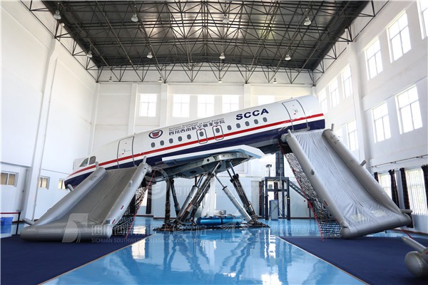 A320全动陆地撤离舱